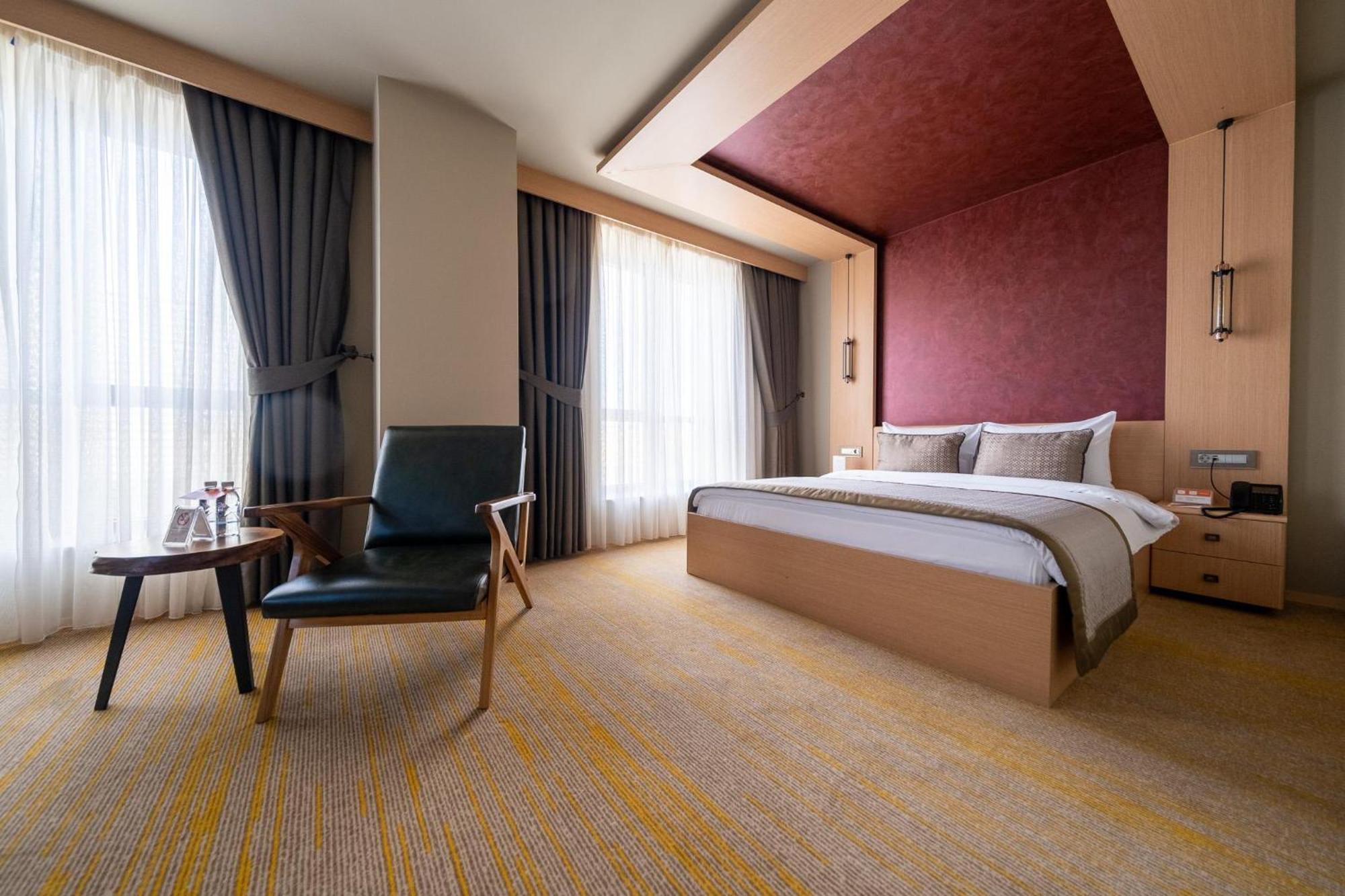 Отель Avec 4*